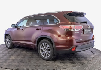 Подержанный автомобиль Toyota Highlander 2014 года (7 фото)