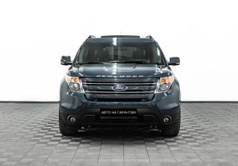 Подержанный автомобиль Ford Explorer 2013 года (2 фото)