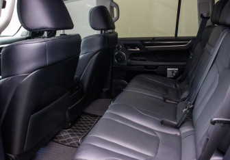 Подержанный автомобиль Lexus LX 2020 года (11 фото)