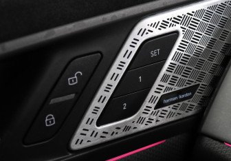 Подержанный автомобиль BMW X2 2024 года (21 фото)