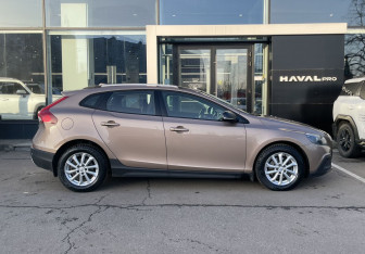 Подержанный автомобиль Volvo V40 Cross Country 2013 года (4 фото)