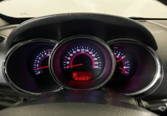 Подержанный автомобиль Kia Sorento 2012 года (11 фото)