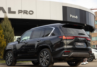 Подержанный автомобиль Lexus LX 2024 года (5 фото)