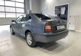 Подержанный автомобиль Skoda Octavia Liftback 2006 года (6 фото)