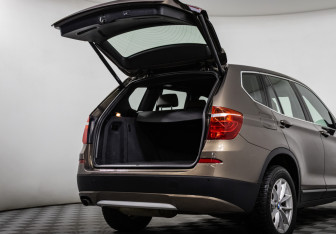 Подержанный автомобиль BMW X3 2012 года (15 фото)