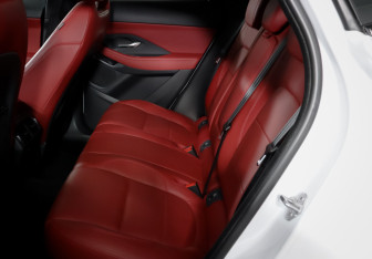 Подержанный автомобиль Jaguar E-Pace 2019 года (10 фото)