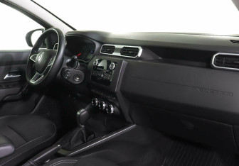 Подержанный автомобиль Renault Duster 2022 года (6 фото)
