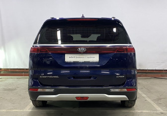 Подержанный автомобиль Kia Carnival 2021 года (6 фото)