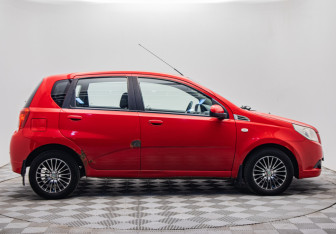 Подержанный автомобиль Chevrolet Aveo Sedan 2010 года (6 фото)