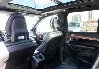 Подержанный автомобиль Volvo XC90 2017 года (21 фото)