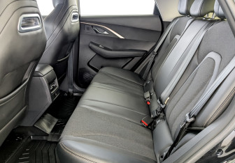 Подержанный автомобиль Omoda C5 2024 года (12 фото)