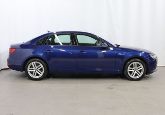 Подержанный автомобиль Audi A4 Sedan 2017 года (7 фото)