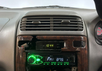 Подержанный автомобиль Toyota Gaia 1999 года (16 фото)