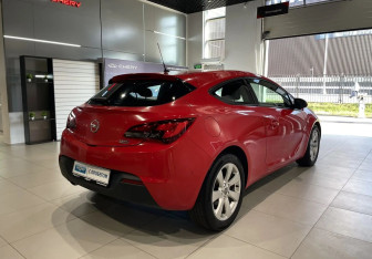Подержанный автомобиль Opel Astra Hatchback 2012 года (4 фото)