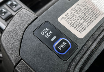Подержанный автомобиль Toyota Land Cruiser Prado 2012 года (17 фото)