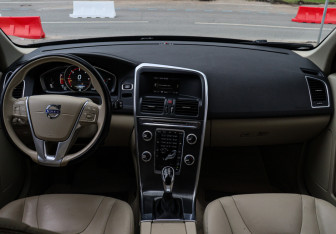 Подержанный автомобиль Volvo XC60 2015 года (10 фото)