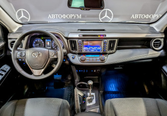 Подержанный автомобиль Toyota RAV4 2019 года (12 фото)