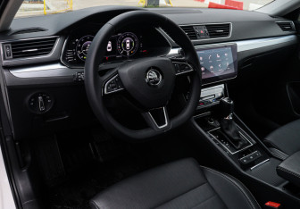 Подержанный автомобиль Skoda Superb Liftback 2020 года (14 фото)