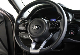 Подержанный автомобиль Kia Rio Sedan 2019 года (11 фото)
