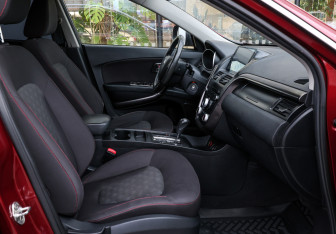 Подержанный автомобиль FAW Besturn X80 2017 года (10 фото)