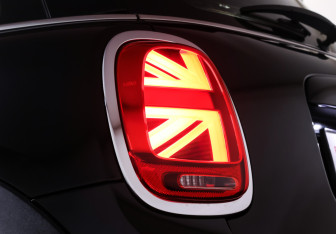 Подержанный автомобиль MINI Hatch 2016 года (25 фото)