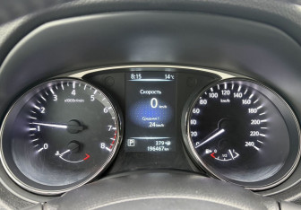 Подержанный автомобиль Nissan X-Trail 2015 года (19 фото)