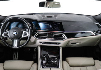 Подержанный автомобиль BMW X6 2021 года (10 фото)