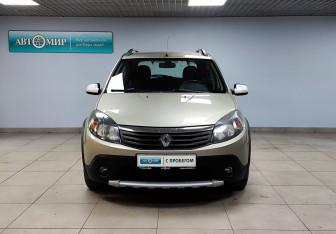 Подержанный автомобиль Renault Sandero 2013 года (2 фото)