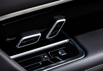 Подержанный автомобиль Land Rover Range Rover 2025 года (19 фото)