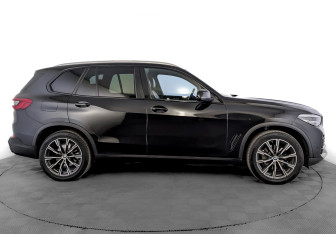 Подержанный автомобиль BMW X5 2019 года (4 фото)