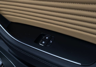 Подержанный автомобиль Hongqi HS5 2023 года (30 фото)