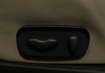 Подержанный автомобиль Nissan Pathfinder 2012 года (15 фото)