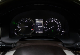 Подержанный автомобиль Lexus ES 2018 года (12 фото)