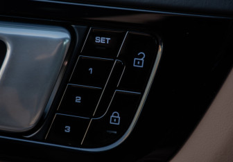 Подержанный автомобиль Porsche Cayenne 2019 года (17 фото)