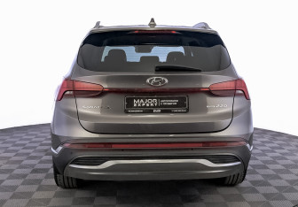 Подержанный автомобиль Hyundai Santa Fe 2022 года (6 фото)