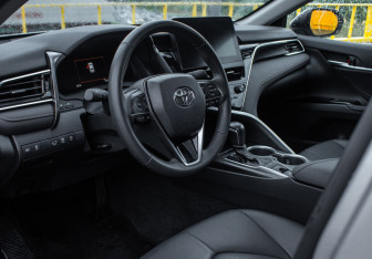 Подержанный автомобиль Toyota Camry Sedan 2023 года (12 фото)