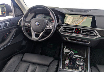 Подержанный автомобиль BMW X5 2019 года (25 фото)