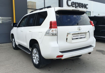 Подержанный автомобиль Toyota Land Cruiser Prado 2012 года (7 фото)