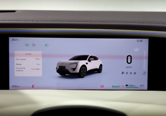 Подержанный автомобиль Avatr 11 2024 года (12 фото)