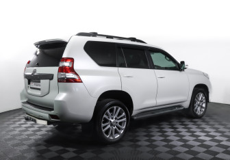 Подержанный автомобиль Toyota Land Cruiser Prado 2015 года (5 фото)