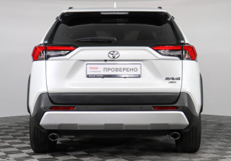 Подержанный автомобиль Toyota RAV4 2023 года (6 фото)