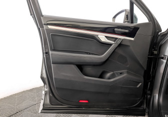 Подержанный автомобиль Volkswagen Touareg 2020 года (19 фото)