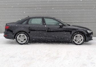 Подержанный автомобиль Audi A4 Sedan 2019 года (4 фото)