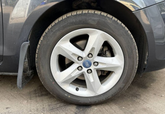 Подержанный автомобиль Ford Focus Sedan 2010 года (13 фото)