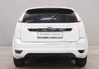 Подержанный автомобиль Ford Focus Hatchback 2010 года (6 фото)