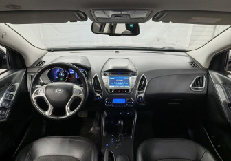 Подержанный автомобиль Hyundai ix35 2011 года (13 фото)
