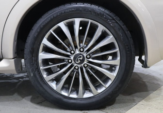 Подержанный автомобиль Infiniti QX80 2018 года (9 фото)