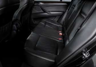 Подержанный автомобиль BMW X5 2009 года (10 фото)