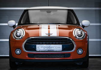 Подержанный автомобиль MINI Hatch 2019 года (2 фото)