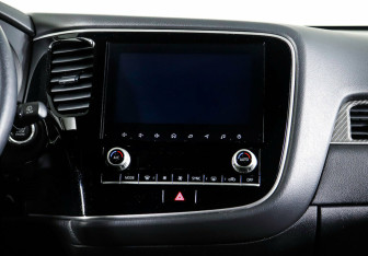 Подержанный автомобиль Mitsubishi Outlander 2021 года (11 фото)